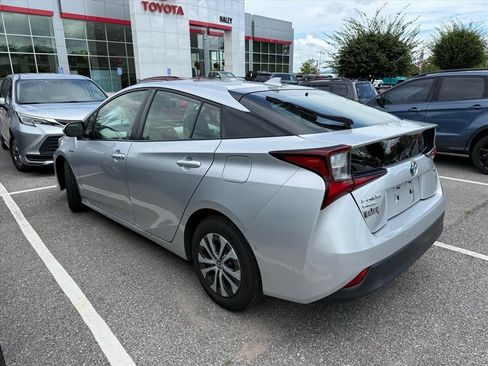 Used 2019 Toyota Prius XLE AWD/4WD image 4