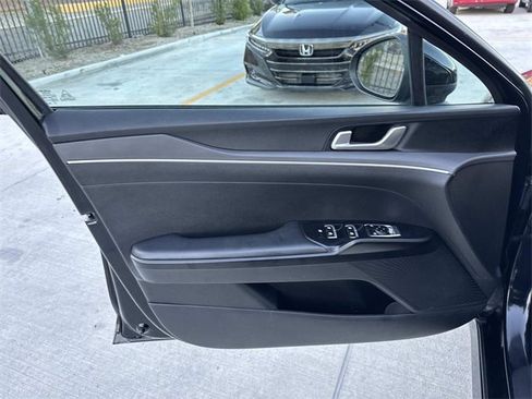 Used 2022 Kia K5 LXS image 19