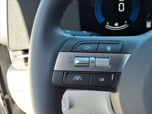 Certified 2025 Hyundai Kona SEL image 25