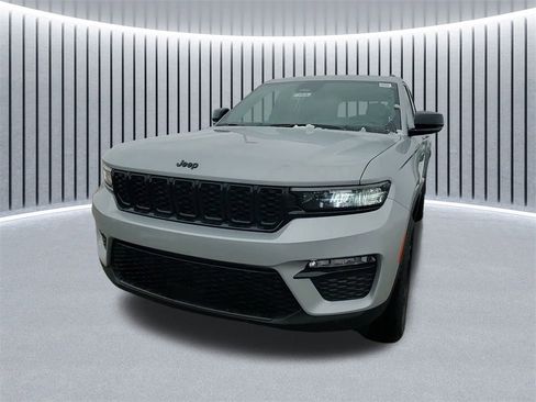 New 2025 Jeep Grand Cherokee Limited w/ Black Appearance Package image 21