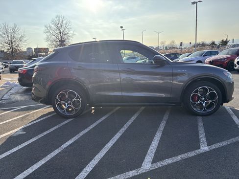 Certified 2024 Alfa Romeo Stelvio Veloce image 5
