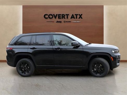 New 2025 Jeep Grand Cherokee Altitude image 6