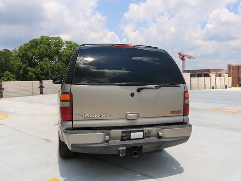 Used 2001 GMC Yukon XL Denali AWD/4WD image 38