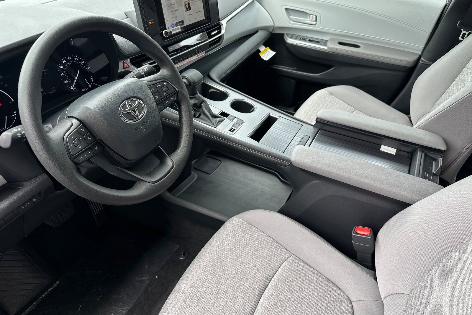 New 2026 Toyota Sienna LE FWD image 9