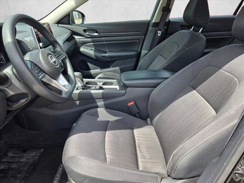 Used 2025 Nissan Altima 2.5 SV FWD image 15