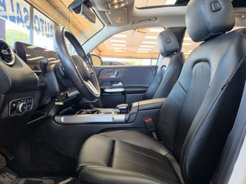 Used 2020 Mercedes-Benz GLB 250 4MATIC w/ Premium Package image 12