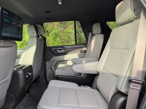 Certified 2024 GMC Yukon SLT w/ SLT Luxury Package image 34