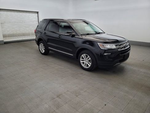 Used 2018 Ford Explorer XLT w/ Equipment Group 202A AWD/4WD image 11