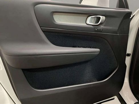 Used 2025 Volvo XC40 B5 Plus image 84