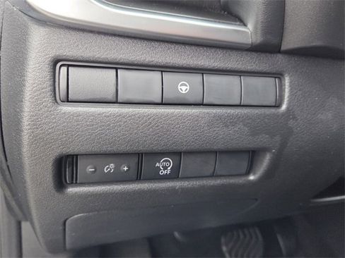 Used 2023 Nissan Rogue SV image 27