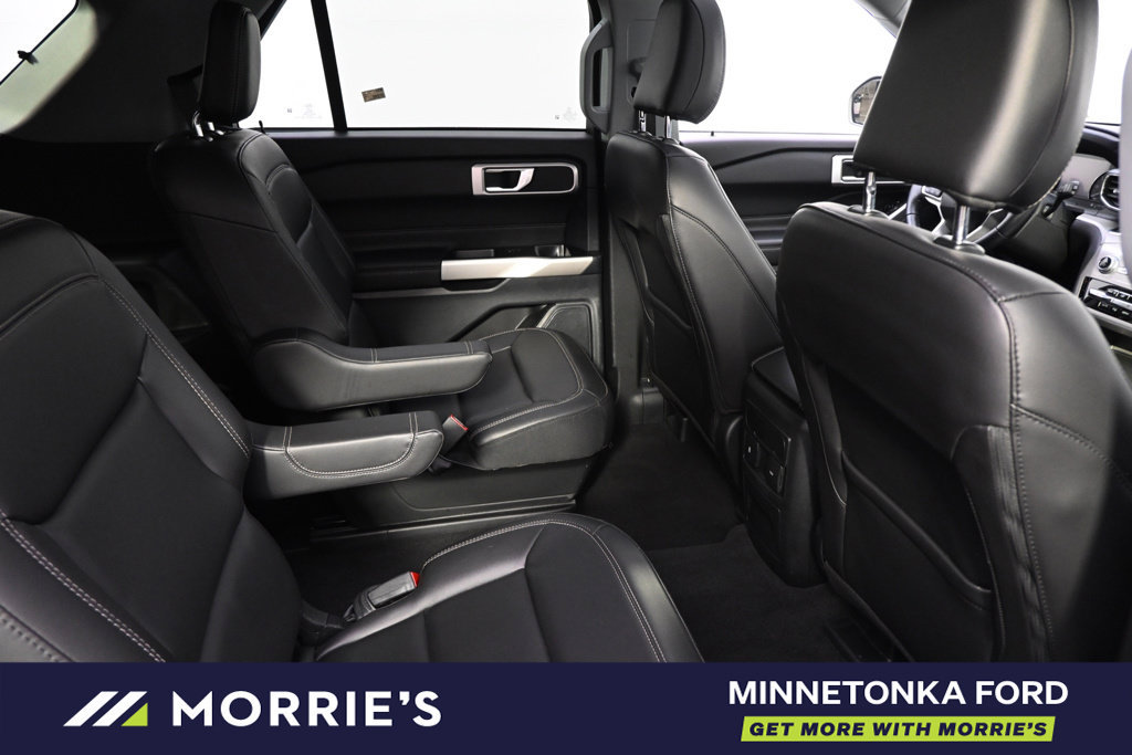 Used 2023 Ford Explorer XLT w/ Equipment Group 202A AWD/4WD image 18