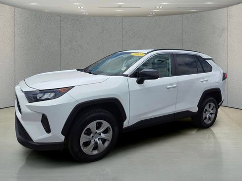 Used 2021 Toyota RAV4 LE FWD image 1