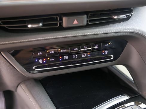 Used 2023 Buick Envision Avenir image 22