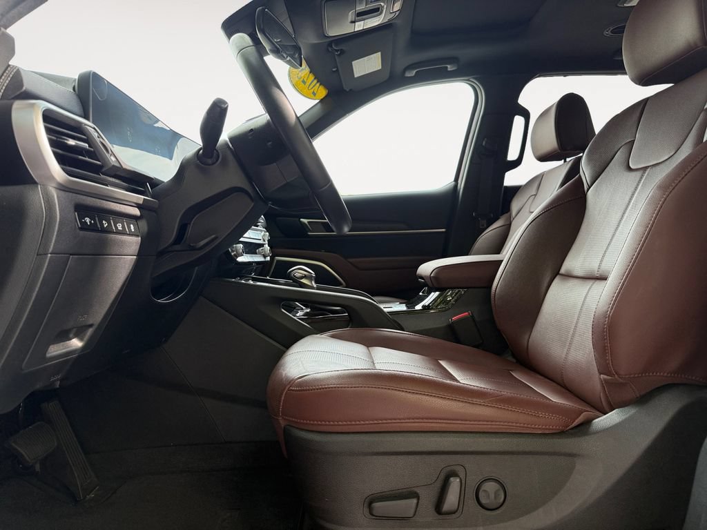 Used 2023 Kia Telluride EX w/ EX Captain's Chair Package FWD image 9