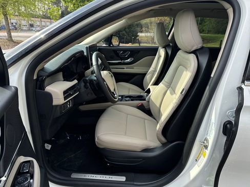 New 2026 Lincoln Corsair Premiere image 9