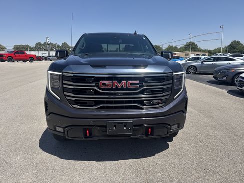 Used 2022 GMC Sierra 1500 AT4 w/ AT4 Premium Package AWD/4WD image 9
