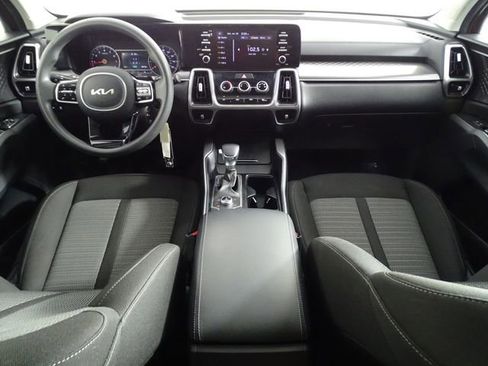 Used 2022 Kia Sorento LX image 30