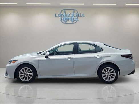 Used 2022 Toyota Camry LE w/ Carpet Mat Package (TMS) AWD/4WD image 2