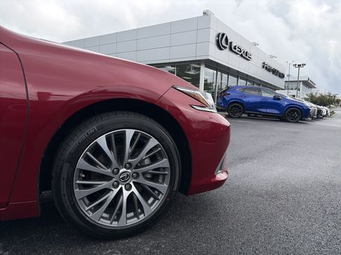 Certified 2021 Lexus ES 350 w/ Premium Package FWD image 16