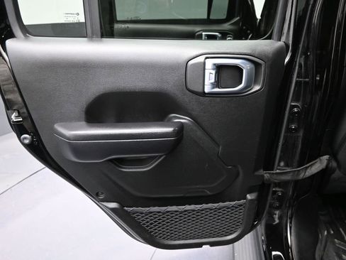 Used 2021 Jeep Gladiator Sport image 27