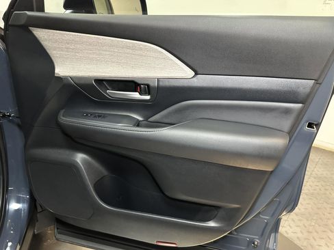 Used 2025 Toyota Grand Highlander AWD image 37
