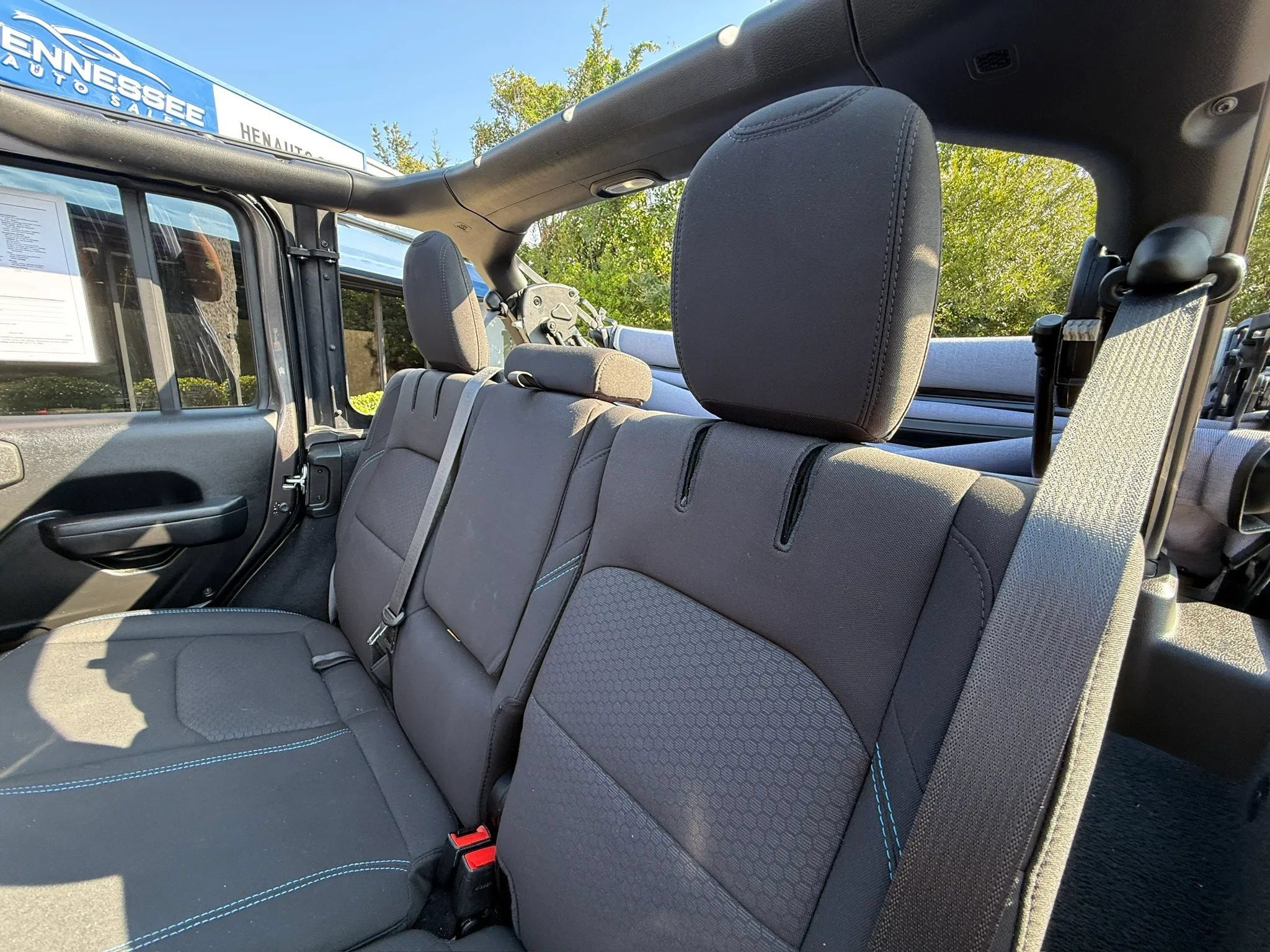 Used 2023 Jeep Wrangler Unlimited Rubicon 4xe w/ Cold Weather Group AWD/4WD image 36