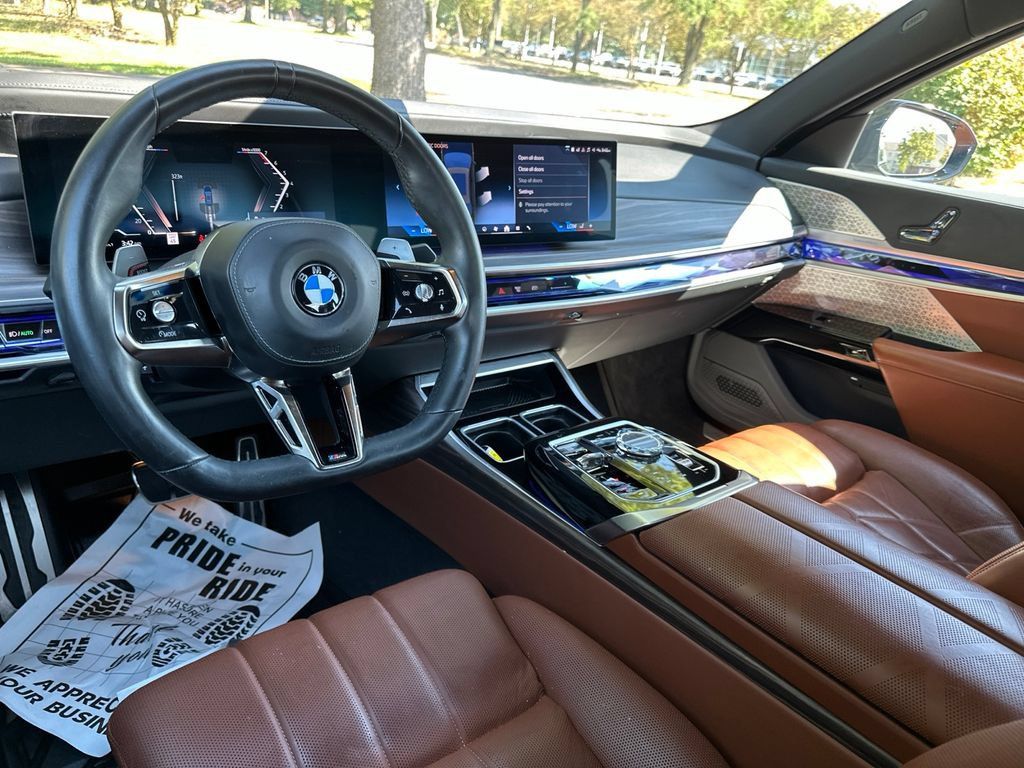 Used 2024 BMW 760i xDrive w/ Executive Package AWD/4WD image 2