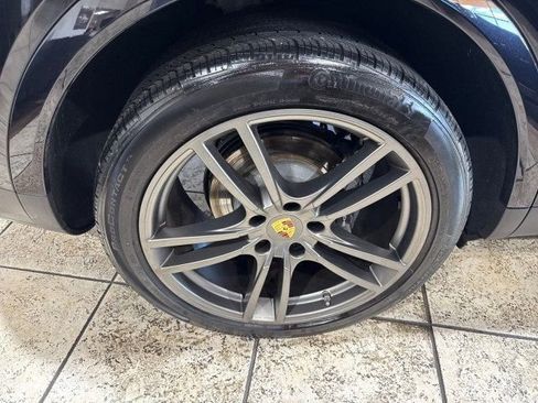 Used 2022 Porsche Cayenne image 10