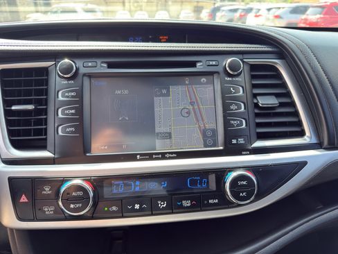 Used 2017 Toyota Highlander XLE FWD image 16