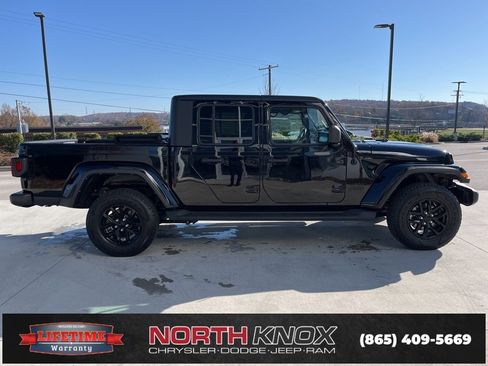 Used 2021 Jeep Gladiator Sport image 21