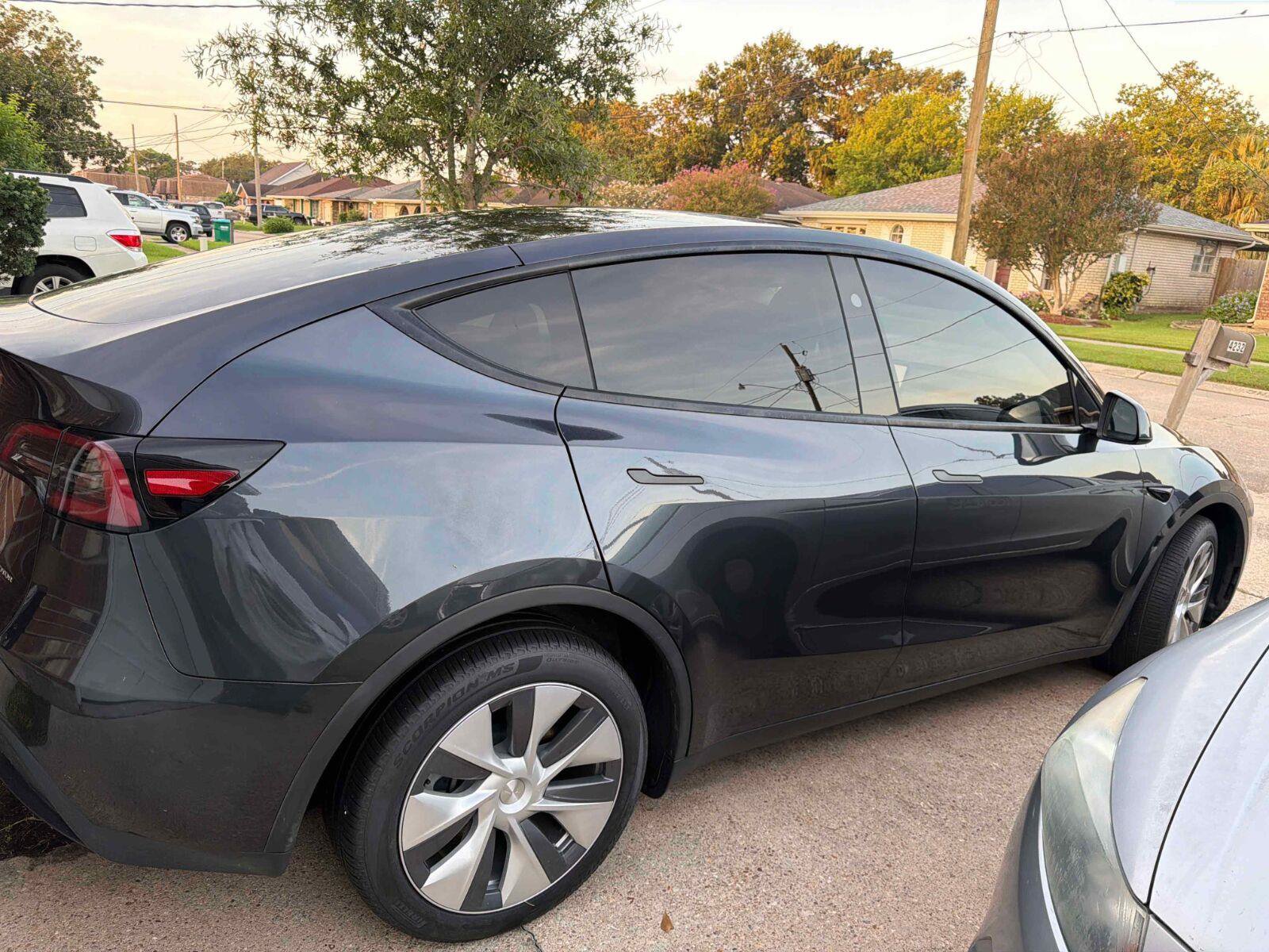Used 2024 Tesla Model Y Long Range AWD/4WD image 3