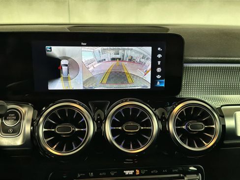 Used 2022 Mercedes-Benz GLB 250 4MATIC image 19