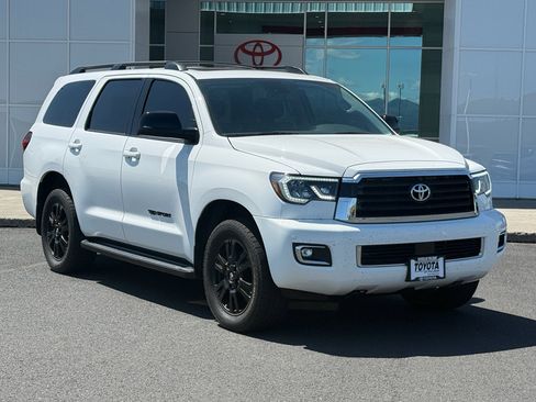 Used 2018 Toyota Sequoia TRD Sport AWD/4WD image 1