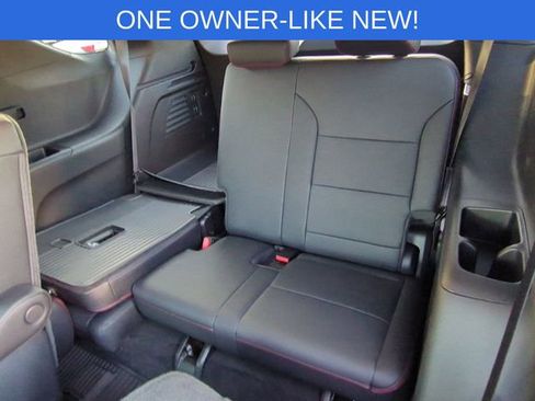 Used 2025 Chevrolet Traverse RS image 32