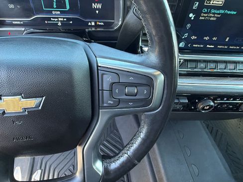 Used 2022 Chevrolet Silverado 1500 LT AWD/4WD image 20