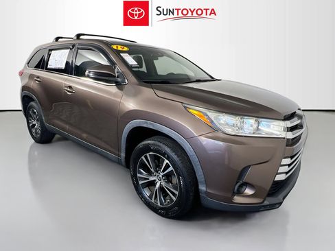 Used 2019 Toyota Highlander LE image 1