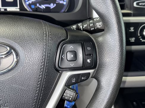 Used 2019 Toyota Highlander LE FWD image 22