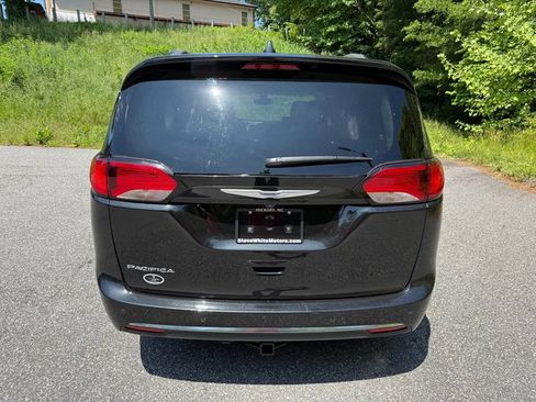 Used 2019 Chrysler Pacifica Touring-L FWD image 7