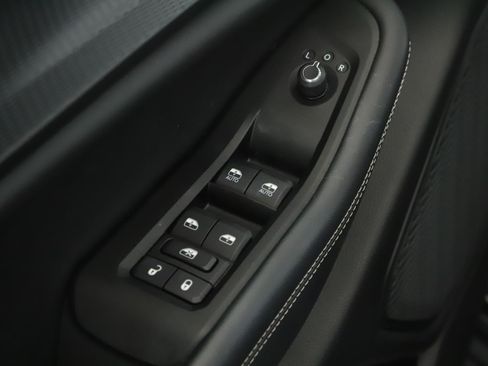 Used 2023 Jeep Grand Cherokee Altitude AWD/4WD image 8