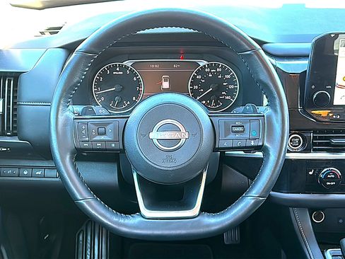 Used 2024 Nissan Pathfinder SL w/ SL Premium Package FWD image 29
