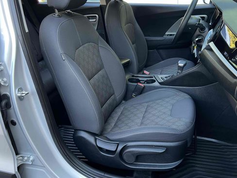 Used 2020 Kia Niro LX FWD image 36