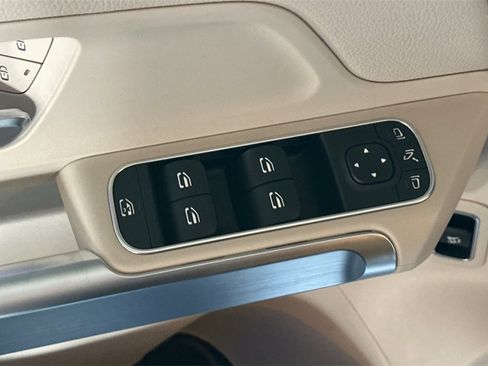 Certified 2025 Mercedes-Benz GLB 250 4MATIC image 12