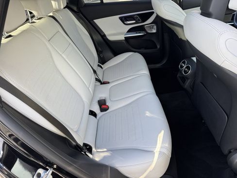 Used 2024 Mercedes-Benz GLC 300 4MATIC image 8