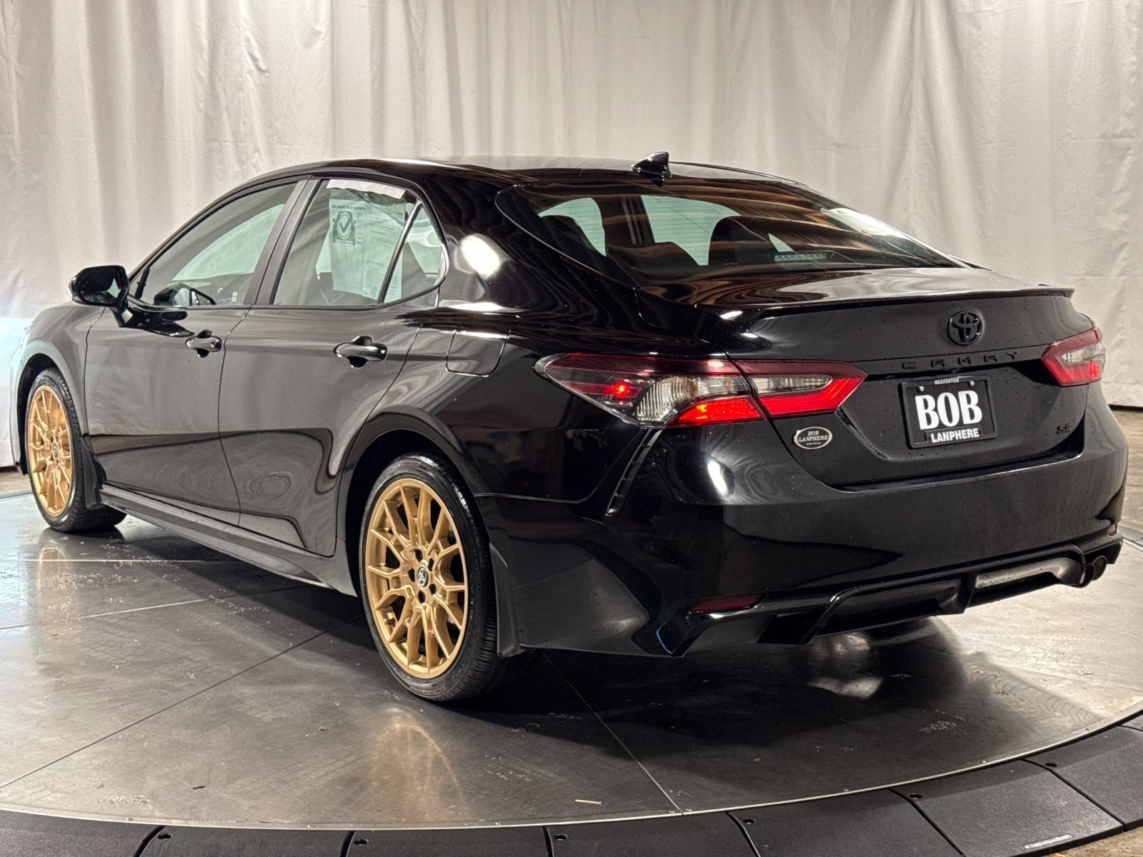 Used 2024 Toyota Camry SE w/ Convenience Package FWD image 9