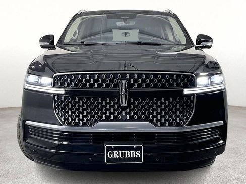 Used 2025 Lincoln Navigator Reserve AWD/4WD image 5
