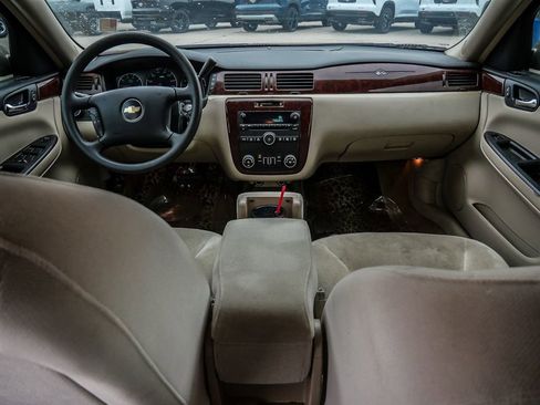 Used 2009 Chevrolet Impala LT FWD image 17