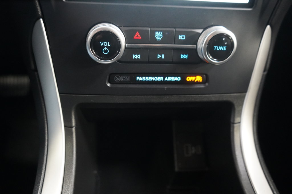 Certified 2024 Ford Edge SE w/ Black Appearance Package AWD/4WD image 37