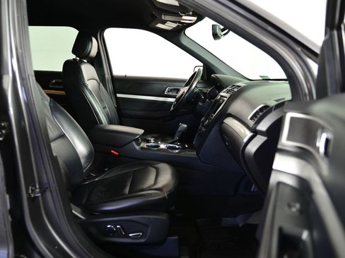 Used 2017 Ford Explorer XLT w/ Equipment Group 202A image 17