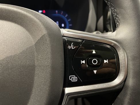 Used 2025 Volvo XC60 B5 Plus image 21