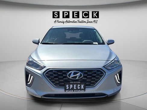 Certified 2022 Hyundai Ioniq SE FWD image 8